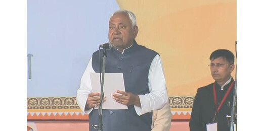 बिहार में फिर नीतीश युग की शुरुआत, 10वीं बार ली मुख्यमंत्री पद की शपथ